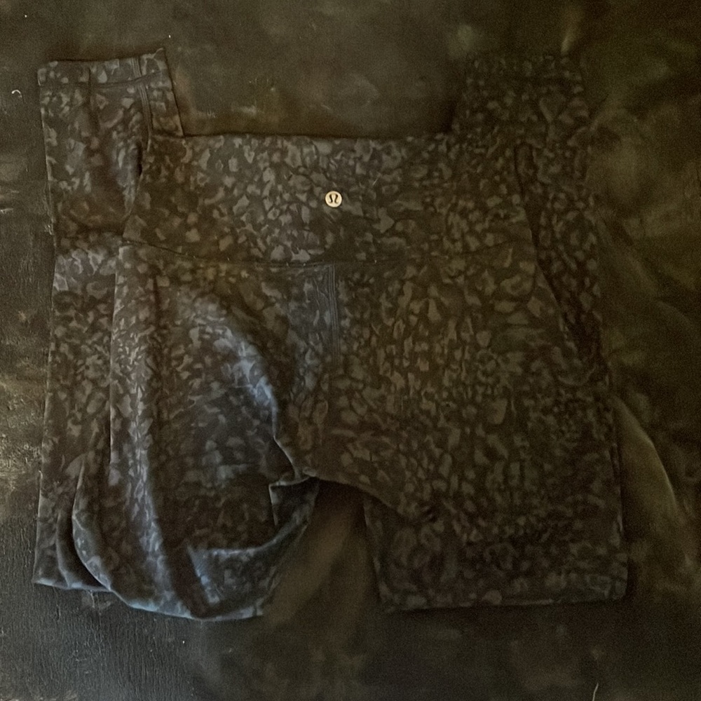 Lululemon Wunder Under Cropped Leggings - Picture 3 of 4